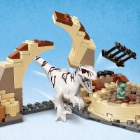 LEGO® Jurassic World™ 76945 Atrociraptor: naháňačka na motorke 5