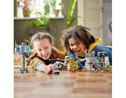 LEGO® Jurassic World™ 76949 Útok Giganotosaura a Therizinosaura