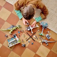 LEGO® Jurassic World™ 76949 Útok Giganotosaura a Therizinosaura 4