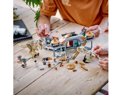 LEGO® Jurassic World™ 76961 Návštevnícke centrum Útok T-Rexa a Raptora