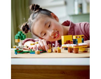LEGO® Minecraft® 21241 Včelí domček