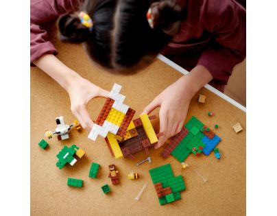 LEGO® Minecraft® 21241 Včelí domček