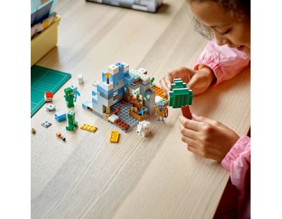 LEGO® Minecraft® 21243 Ľadové hory - Poškodený obal