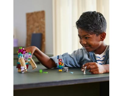 LEGO® Minecraft® 21257 Súboj s Hltačom