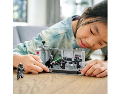 LEGO® Star Wars™ 75324 Útok Dark trooperov