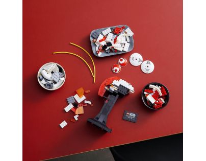 LEGO® Star Wars™ 75327 Helma Luka Skywalkera Red Five - Poškodený obal