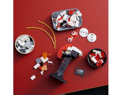 LEGO® Star Wars™ 75327 Helma Luka Skywalkera Red Five - Poškodený obal