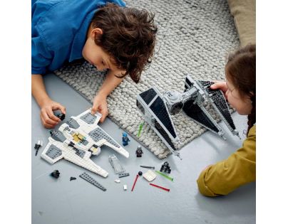 LEGO® Star Wars™ 75348 Mandaloranská stíhačka triedy Fang proti TIE Interceptoru