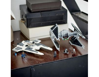 LEGO® Star Wars™ 75348 Mandaloranská stíhačka triedy Fang proti TIE Interceptoru