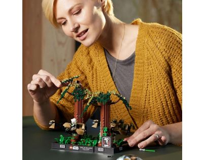 LEGO® Star Wars™ 75353 Naháňačka spídrov na planéte Endor™ Dioráma - Poškodený obal