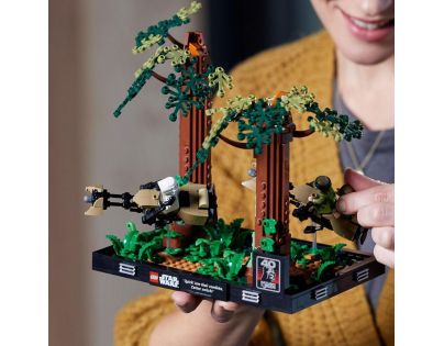 LEGO® Star Wars™ 75353 Naháňačka spídrov na planéte Endor™ Dioráma - Poškodený obal