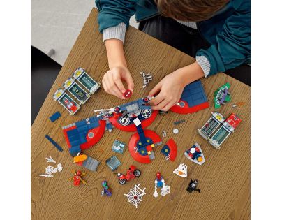 LEGO® Super Heroes Útok na pavúčí brloh
