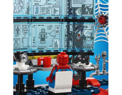 LEGO® Super Heroes Útok na pavúčí brloh