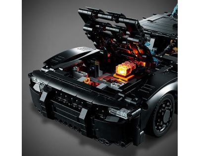 LEGO® Technic 42127 Batman Batmobil - Poškodený obal
