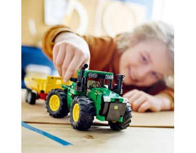 LEGO® Technic 42136 John Deere 9620R 4WD Tractor - Poškodený obal