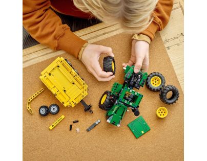 LEGO® Technic 42136 John Deere 9620R 4WD Tractor - Poškodený obal
