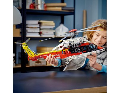 LEGO® Technic 42145 Záchranársky vrtuľník Airbus H175 - Poškodený obal