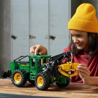 LEGO® Technic 42157 Lesný traktor John Deere 948L-II 3