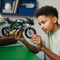 LEGO® Technic 42170 Motorka Kawasaki Ninja H2R - Poškodený obal 2