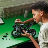 LEGO® Technic 42170 Motorka Kawasaki Ninja H2R - Poškodený obal 3