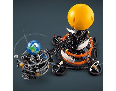 LEGO® Technic 42179 Planéta Zem a Mesiac na obežnej dráhe - Poškodený obal