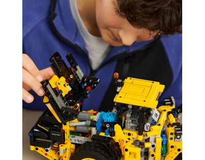 LEGO® Technic 42209 Kolesový nakladač Volvo L120 Electric - Poškodený obal