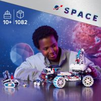 LEGO® Technic 42211 Lunárny rover Lunar Outpost™ 3