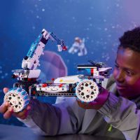 LEGO® Technic 42211 Lunárny rover Lunar Outpost™ 5