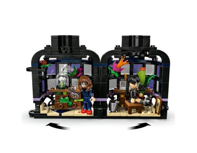 LEGO® Wednesday 76784 Čierna georgína