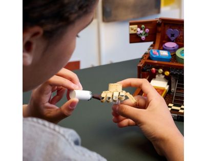 LEGO® Wednesday 76785 Vec a jeho byt