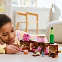 LEGO® Wicked 75683 Študentský internát Glindy a Elphaby 3