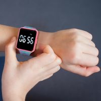 Lexibook Digitálne hodinky Gábinin kúzelný domček s budíkom 6