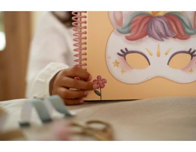 Little Dutch Kniha s vystrihovacími maskami Rosa