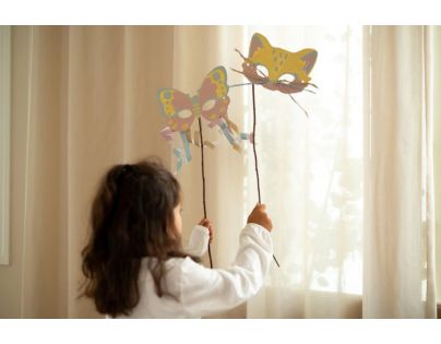 Little Dutch Kniha s vystrihovacími maskami Rosa