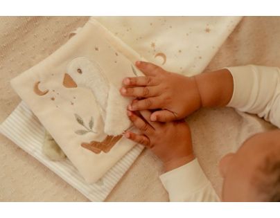 Little Dutch Textilná knižka s aktivitami Newborn Naturals