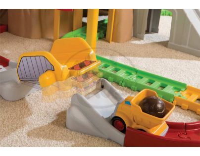 Little Tikes 620904M - Big Adventures™ Autodráha se železnicí a jeřábem