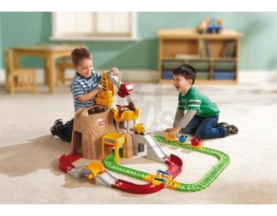 Little Tikes 620904M - Big Adventures™ Autodráha se železnicí a jeřábem