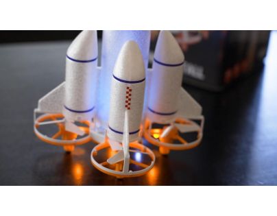 Made Dron Raketa na diaľkové ovládanie Space force