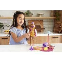 Mattel Barbie Color Reveal Bábika Pena plná zábavy Jahoda 5