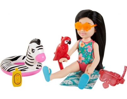 Mattel Barbie Dreamtopia Chelsea s doplňky na pláž černovláska