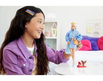 Mattel Barbie Extra Vzorovaná modrá sukňa s bundou