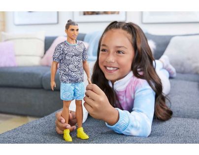 Mattel Barbie model Ken tričko s kašmírovým vzorom 30 cm
