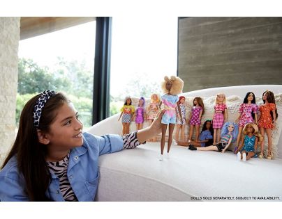 Mattel Barbie modelka džínsové šaty HBV17
