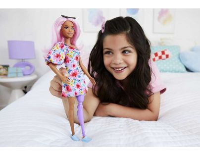 Mattel Barbie modelka kvetinové šaty na jedno rameno