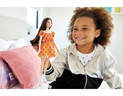 Mattel Barbie modelka oranžové šaty s bodkami