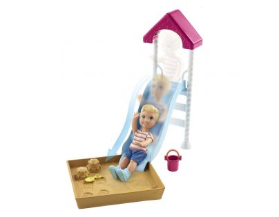 Mattel Barbie příběh z deníku chůvy pískoviště se skluzavkou