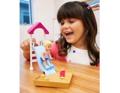 Mattel Barbie příběh z deníku chůvy pískoviště se skluzavkou