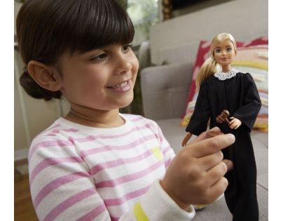 Mattel Barbie sudkyňa beloška