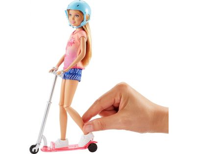 Mattel Barbie Stacie a skútr