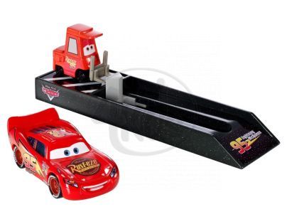 CARS Vystřelovač s autíčkem Mattel Y7886 - Lightning McQueen